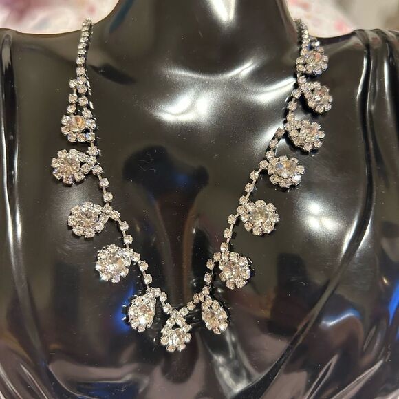 Paparazzi Silver Necklace with Crystal Clusters - Picture 3 of 15